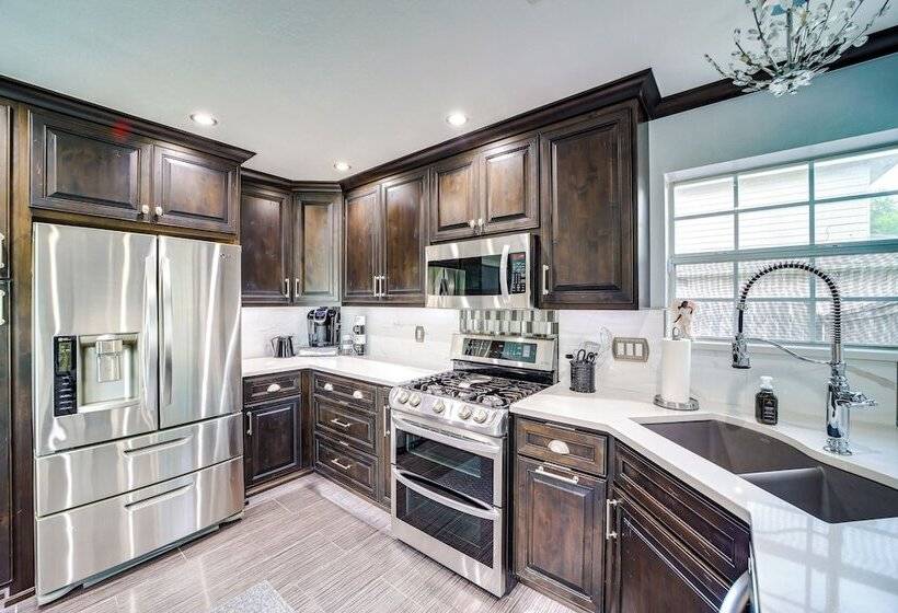 Peace & Tranquility  Home, 2 Mi To Downtown Tulsa