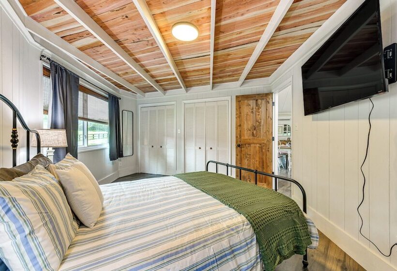 Peaceful Concord Cabin Near Parks & Hiking!