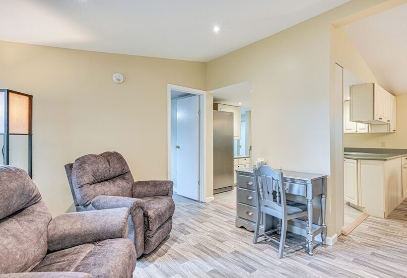 Walk To Coldwater Lake: Peaceful Weidman Retreat