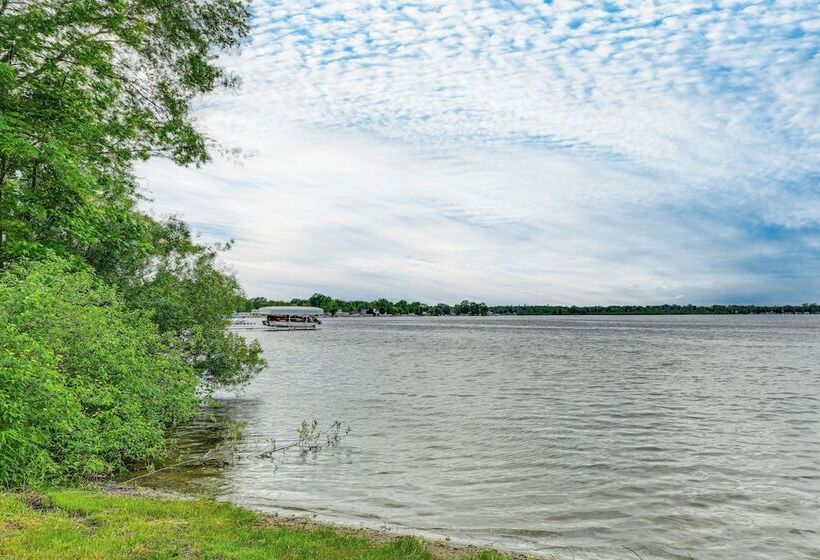 Walk To Coldwater Lake: Peaceful Weidman Retreat