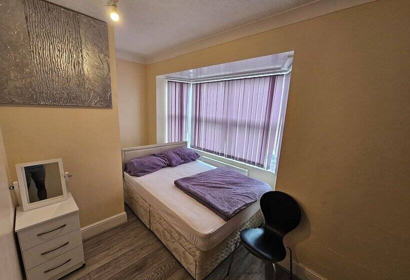 پانسیون 41 Buckingham Road