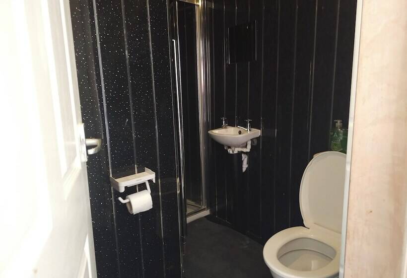 پانسیون 41 Buckingham Road