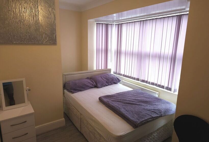 پانسیون 41 Buckingham Road