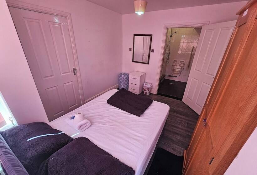 پانسیون 41 Buckingham Road