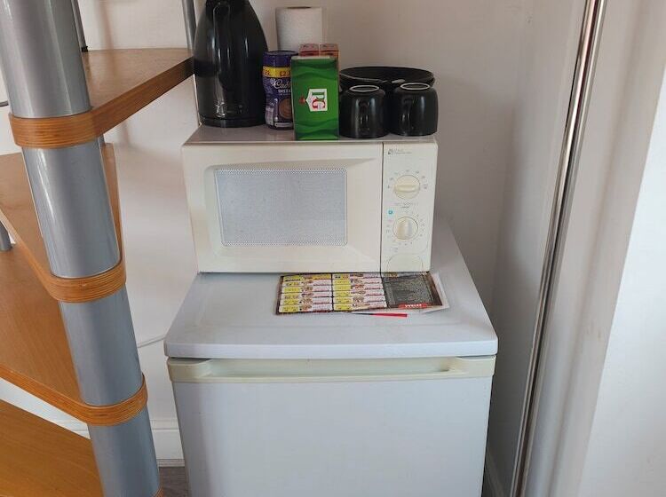 پانسیون 41 Buckingham Road