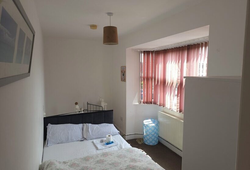 پانسیون 41 Buckingham Road