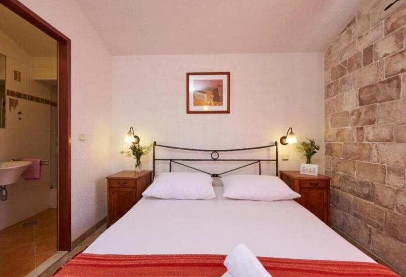 بنسيون Krknjasi