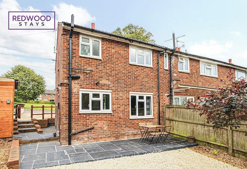 פנסיון Link Road House By Redwood Stays