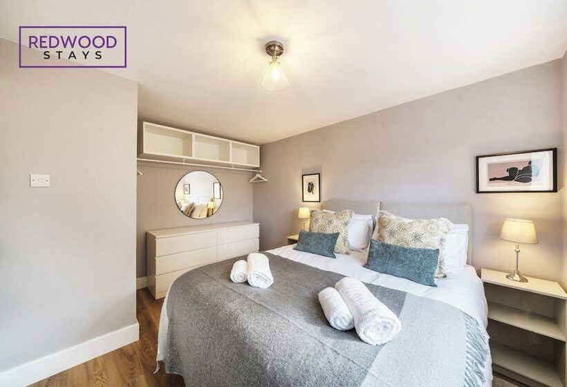 פנסיון Link Road House By Redwood Stays