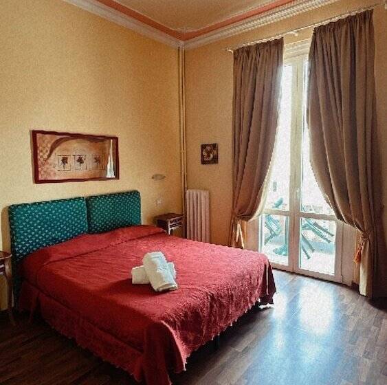 Пансион Room In Guest Room   Viareggio Rooms Facing The Sea