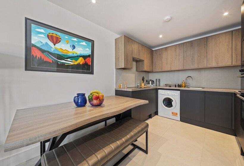 ペンション Sebright House