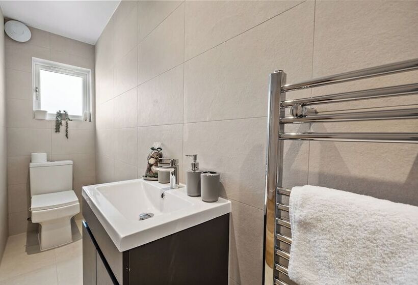 ペンション Sebright House