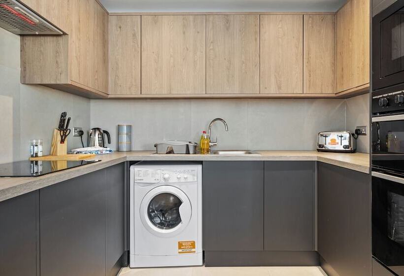 ペンション Sebright House