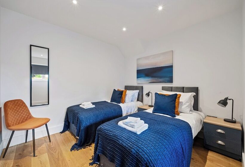 ペンション Sebright House