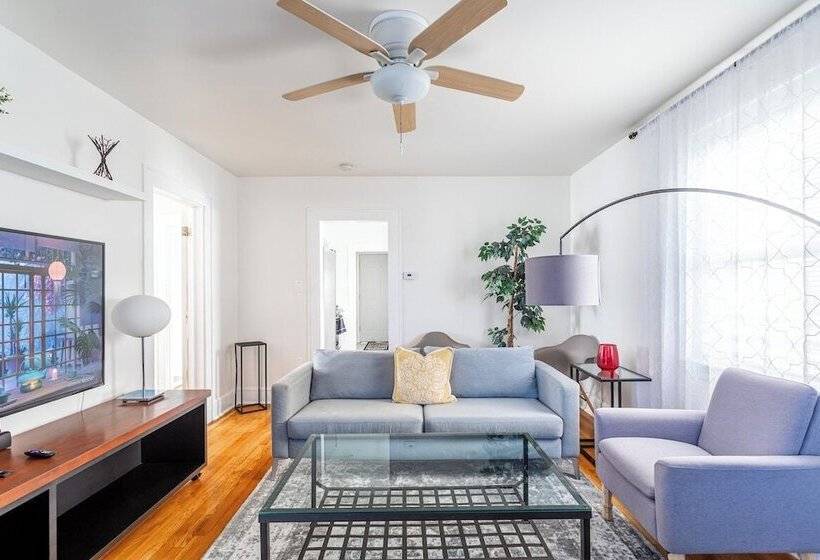 بنسيون Wells Whole House