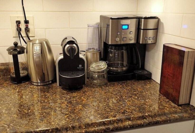 بنسيون Wells Whole House