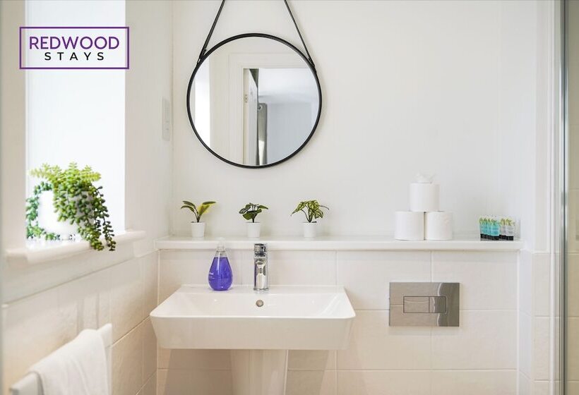 ペンション Woolhampton Drive House By Redwood Stays