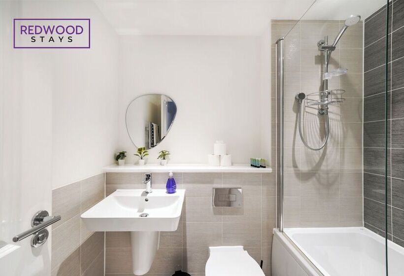 ペンション Woolhampton Drive House By Redwood Stays