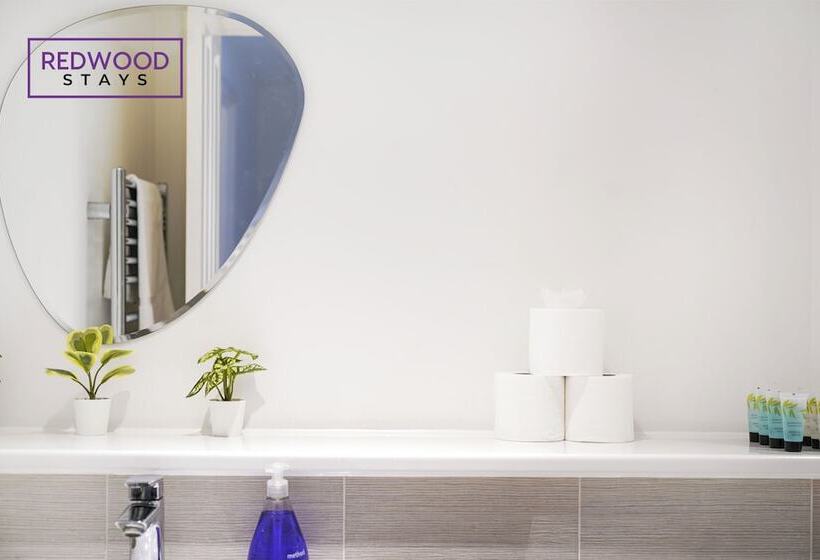 ペンション Woolhampton Drive House By Redwood Stays