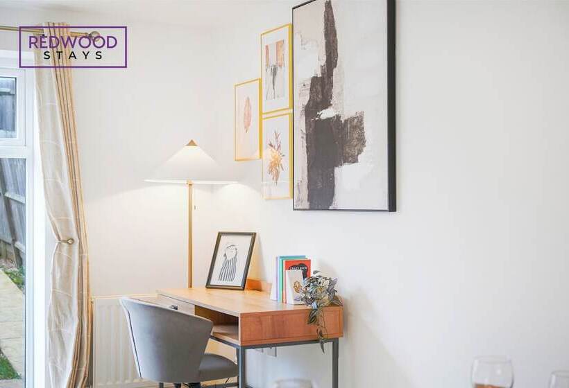 ペンション Woolhampton Drive House By Redwood Stays