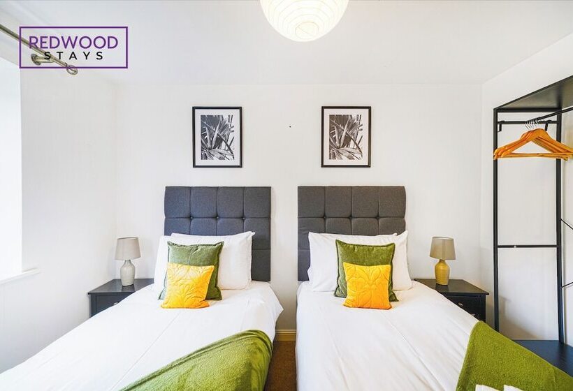 ペンション Woolhampton Drive House By Redwood Stays