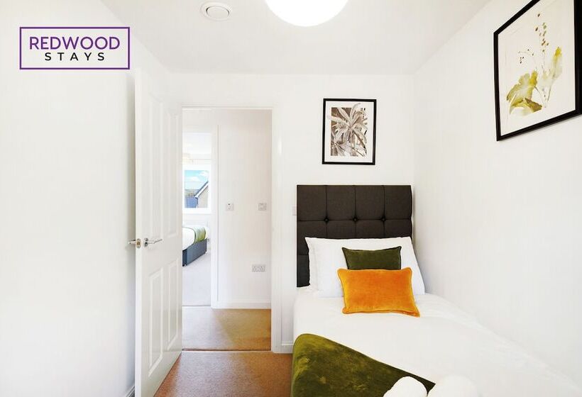 ペンション Woolhampton Drive House By Redwood Stays