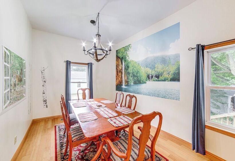 Near Saugatuck Dunes: Pet Friendly Fennville Home!