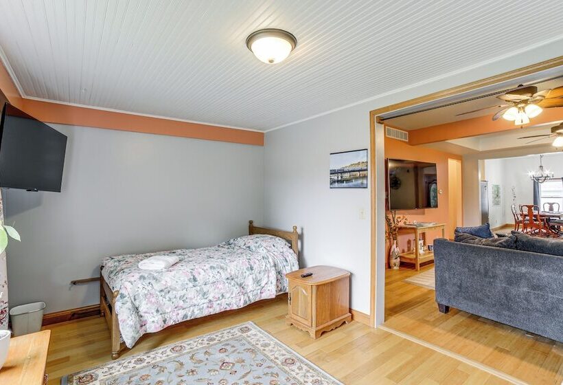 Near Saugatuck Dunes: Pet Friendly Fennville Home!