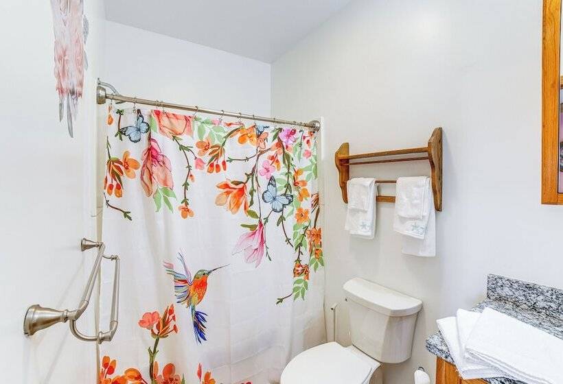 Near Saugatuck Dunes: Pet Friendly Fennville Home!