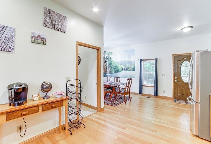 Near Saugatuck Dunes: Pet Friendly Fennville Home!