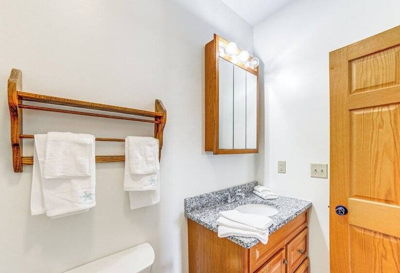 Near Saugatuck Dunes: Pet Friendly Fennville Home!