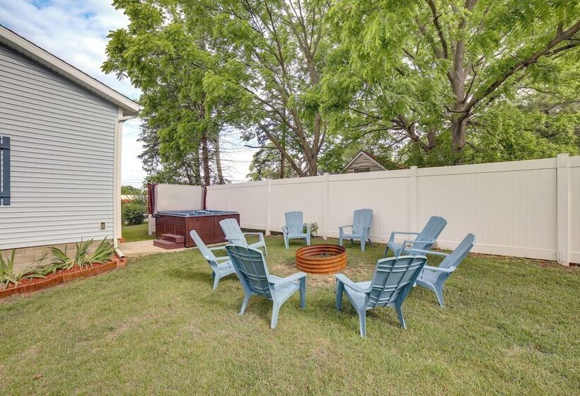 Near Saugatuck Dunes: Pet Friendly Fennville Home!