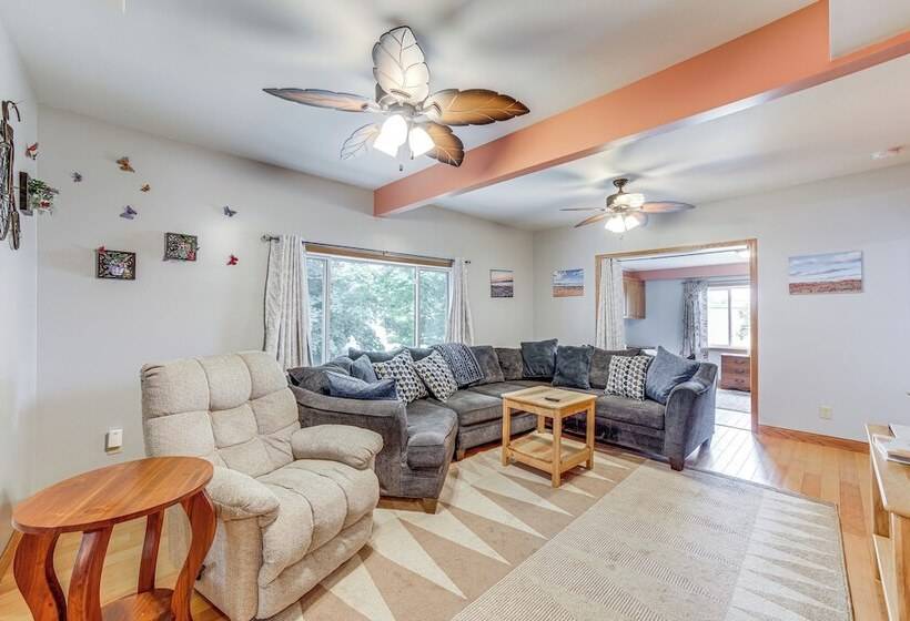 Near Saugatuck Dunes: Pet Friendly Fennville Home!