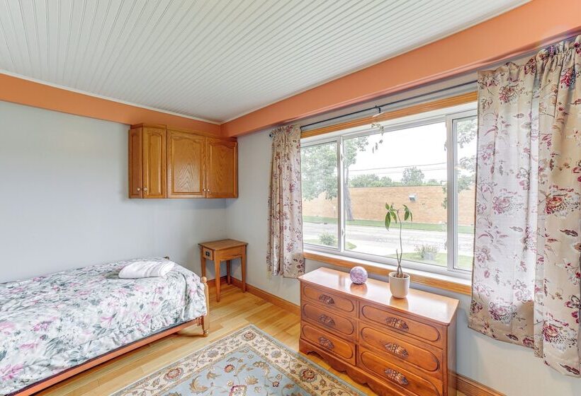 Near Saugatuck Dunes: Pet Friendly Fennville Home!