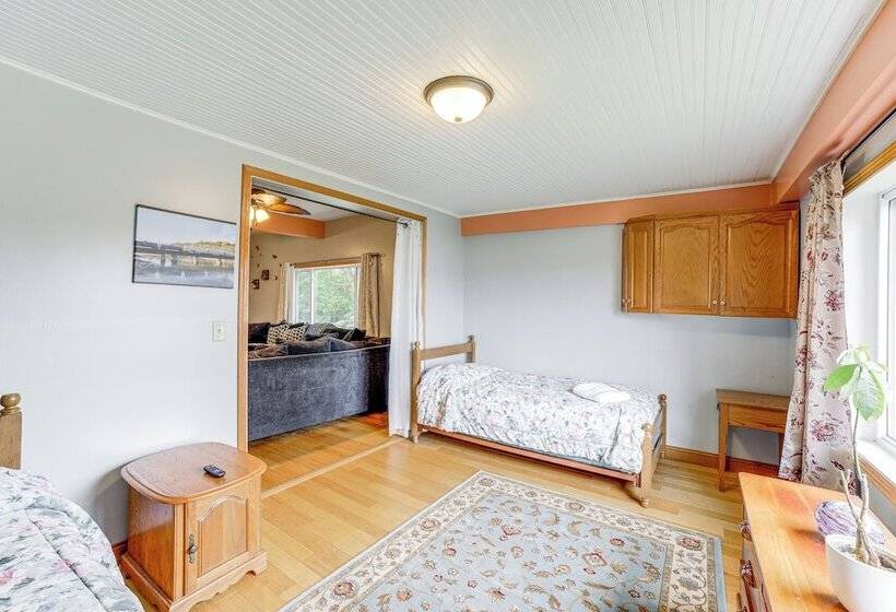 Near Saugatuck Dunes: Pet Friendly Fennville Home!