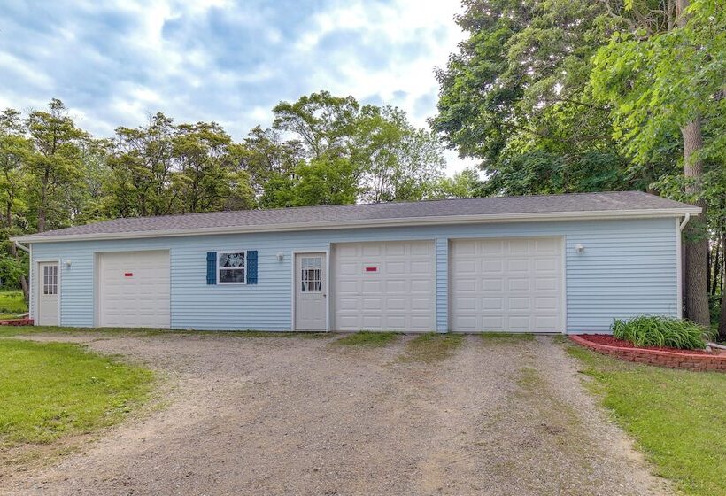 Near Saugatuck Dunes: Pet Friendly Fennville Home!