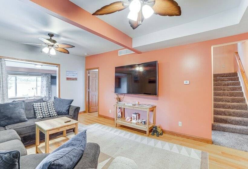 Near Saugatuck Dunes: Pet Friendly Fennville Home!