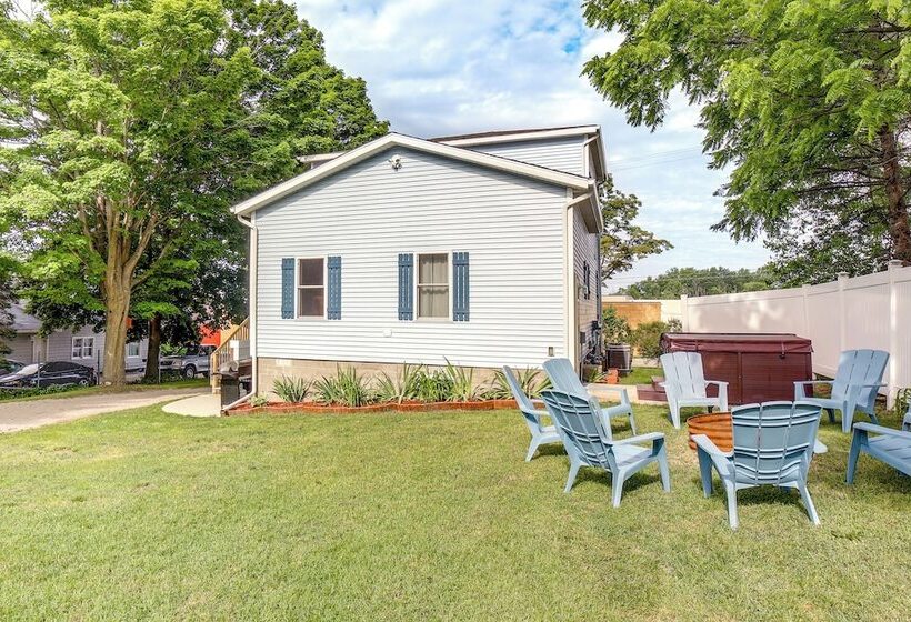 Near Saugatuck Dunes: Pet Friendly Fennville Home!