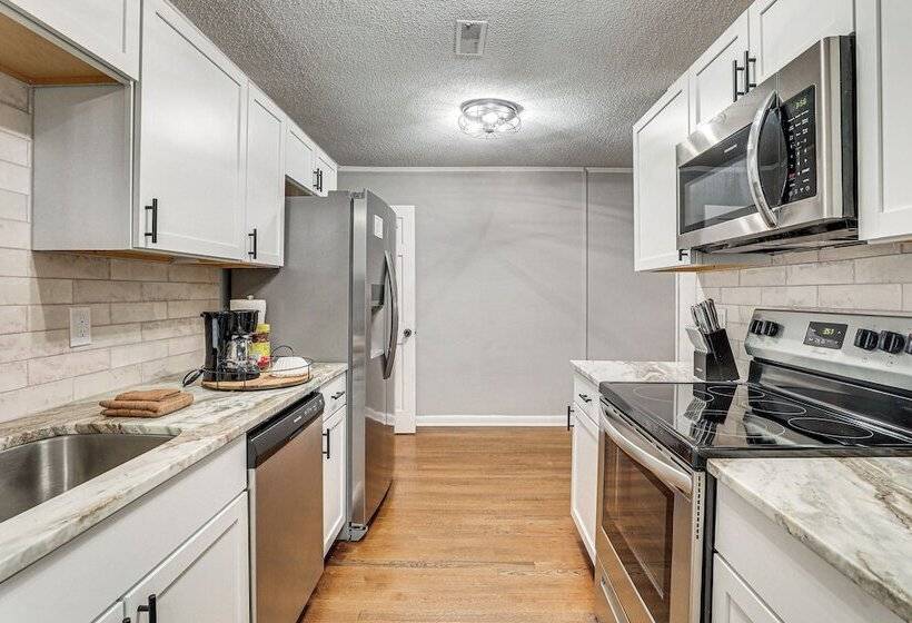 Pet Friendly Goose Creek Home: 19 Mi To Charleston