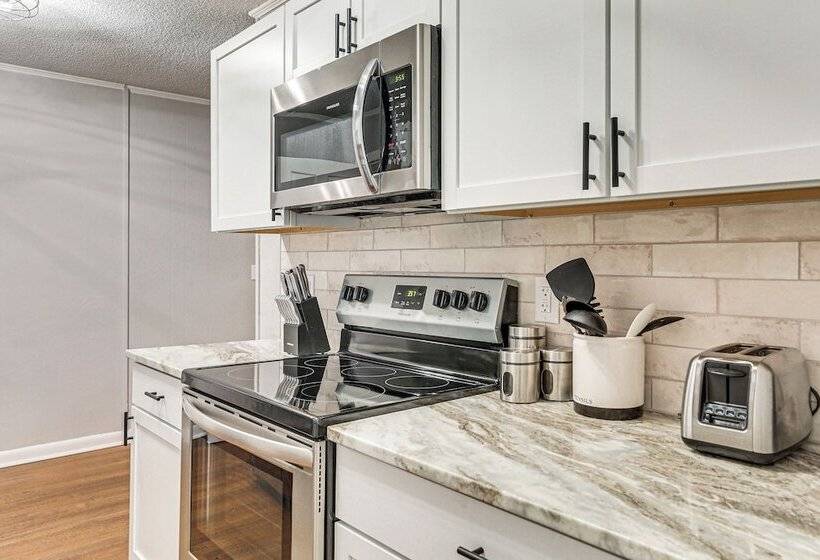 Pet Friendly Goose Creek Home: 19 Mi To Charleston