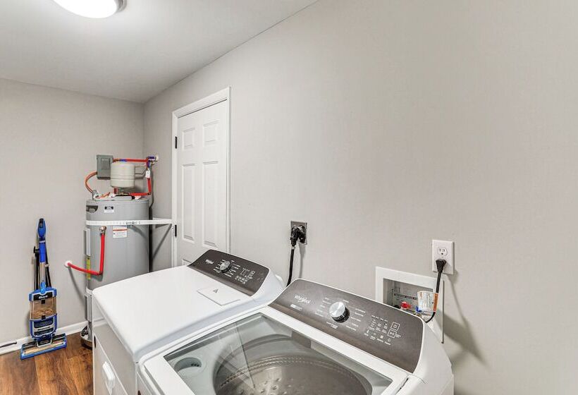 Pet Friendly Goose Creek Home: 19 Mi To Charleston