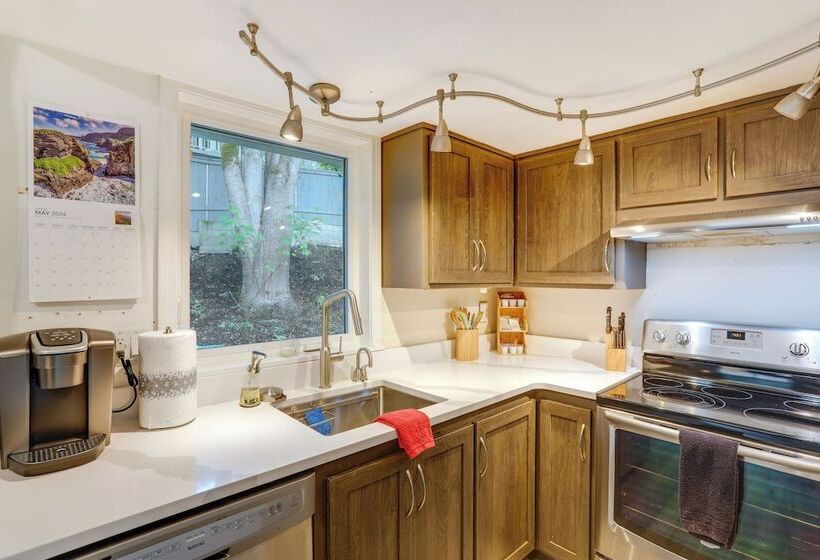 Pet Friendly Sammamish Home W/ Deck ~ 3 Mi To Lake