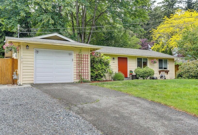 Pet Friendly Sammamish Home W/ Deck ~ 3 Mi To Lake