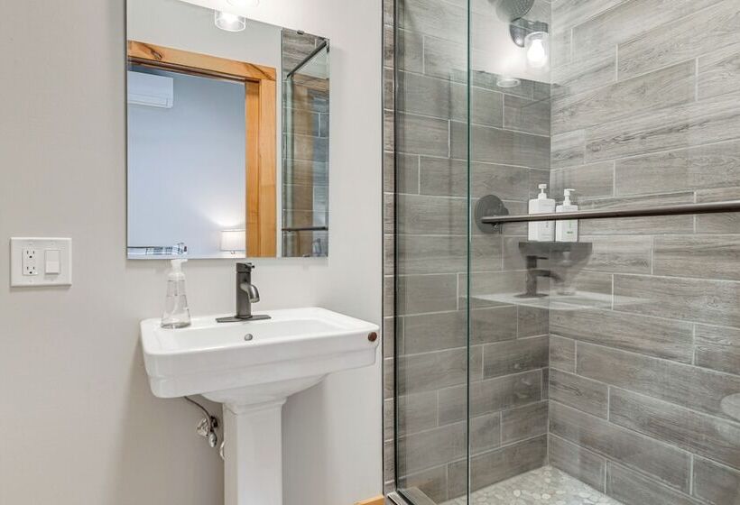 Pet Friendly Waynesville Cabin W/ Deck & Mtn Views