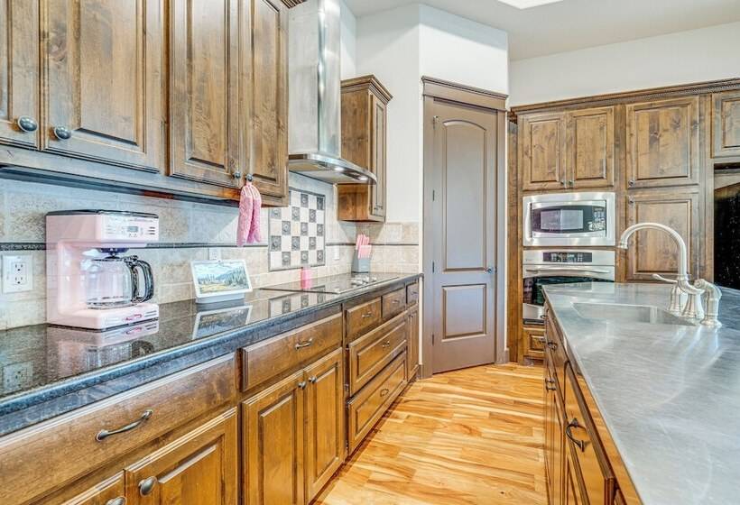 Huge Lake Travis Family House W/ Ev Charger!