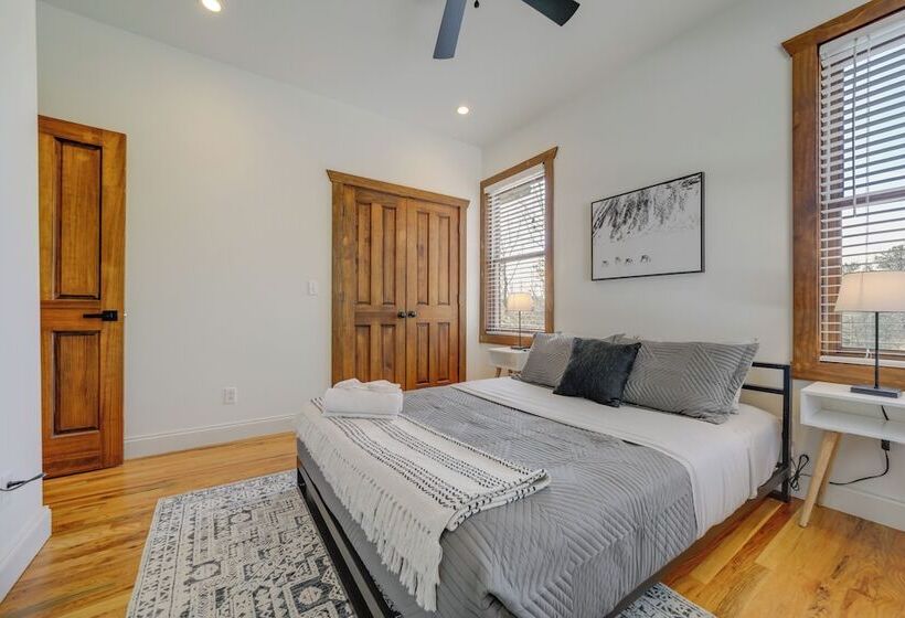 Pisgah Forest Home W/ Large Deck & Mountain Views!