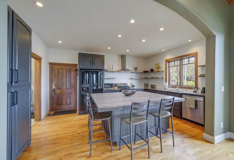 Pisgah Forest Home W/ Large Deck & Mountain Views!