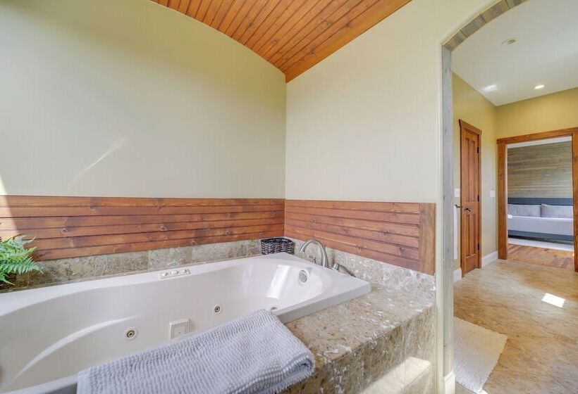 Pisgah Forest Home W/ Large Deck & Mountain Views!