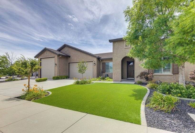Private Redding Home W/ Pool & Mountain Views