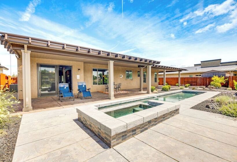 Private Redding Home W/ Pool & Mountain Views